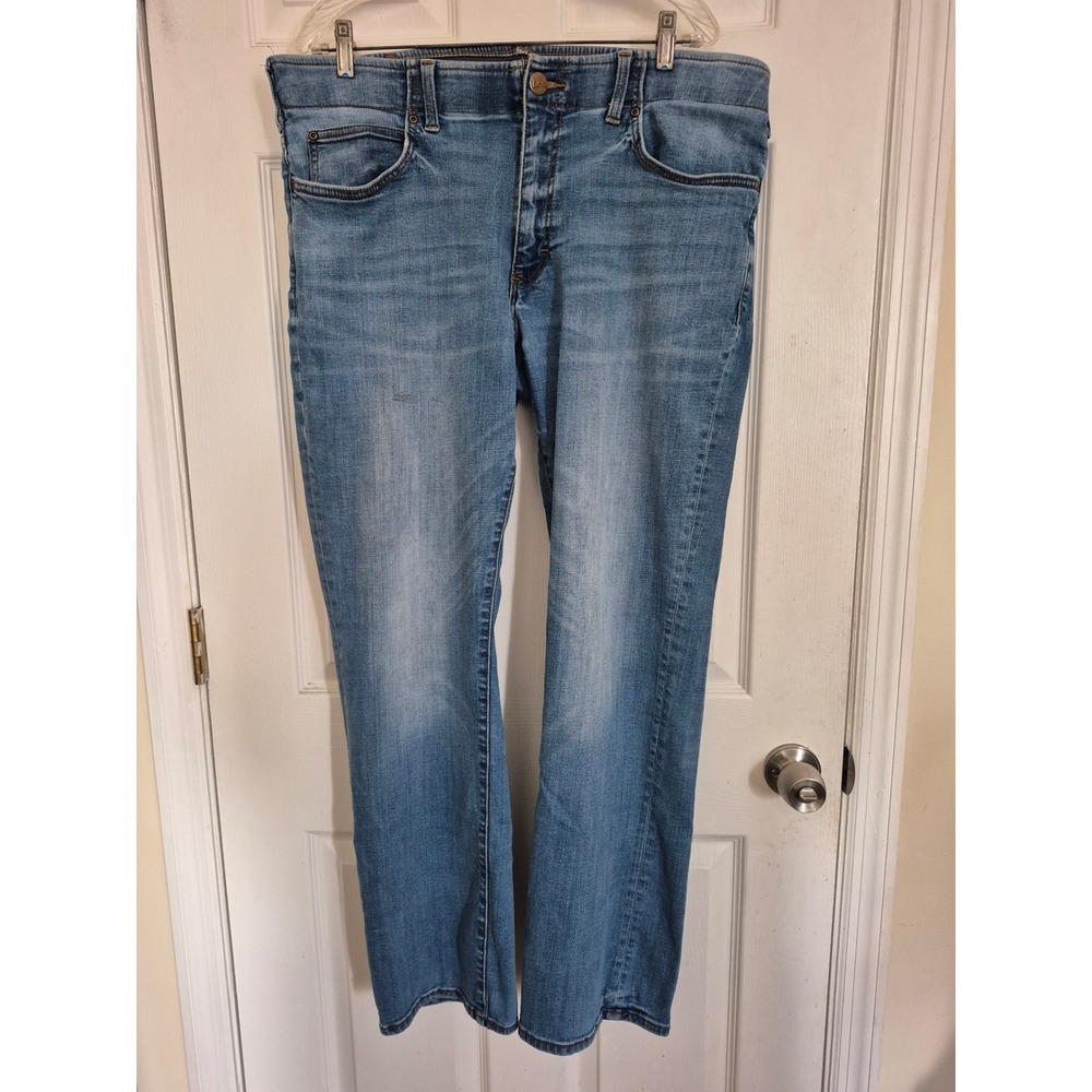 Lee Extreme Motion Regular Fit Bootcut Jeans Mens 38x32 Medium Wash Blue Denim